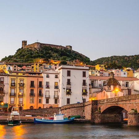 La Dama Del Castello Hotell Bosa Exteriör bild
