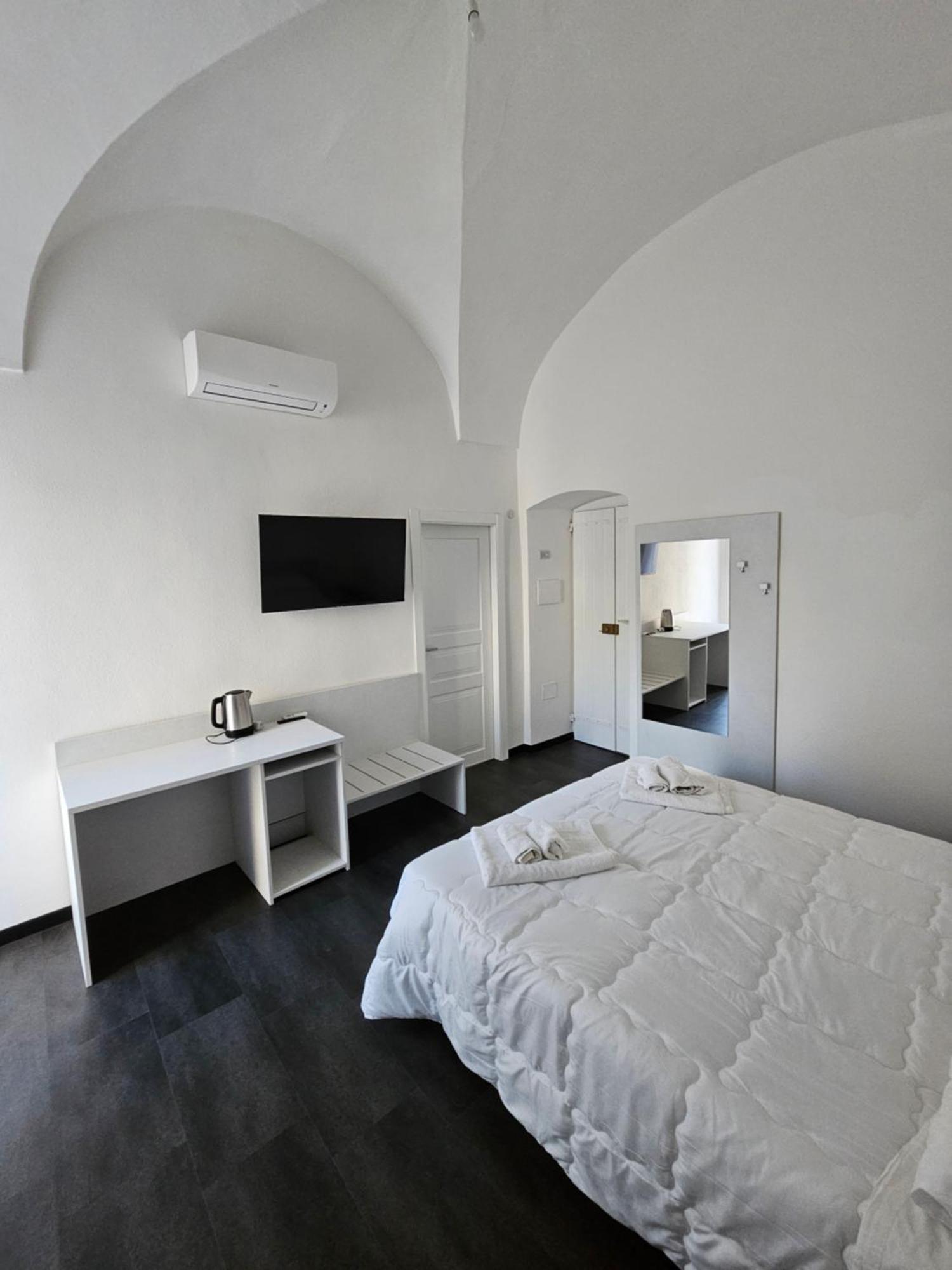 La Dama Del Castello Hotell Bosa Exteriör bild